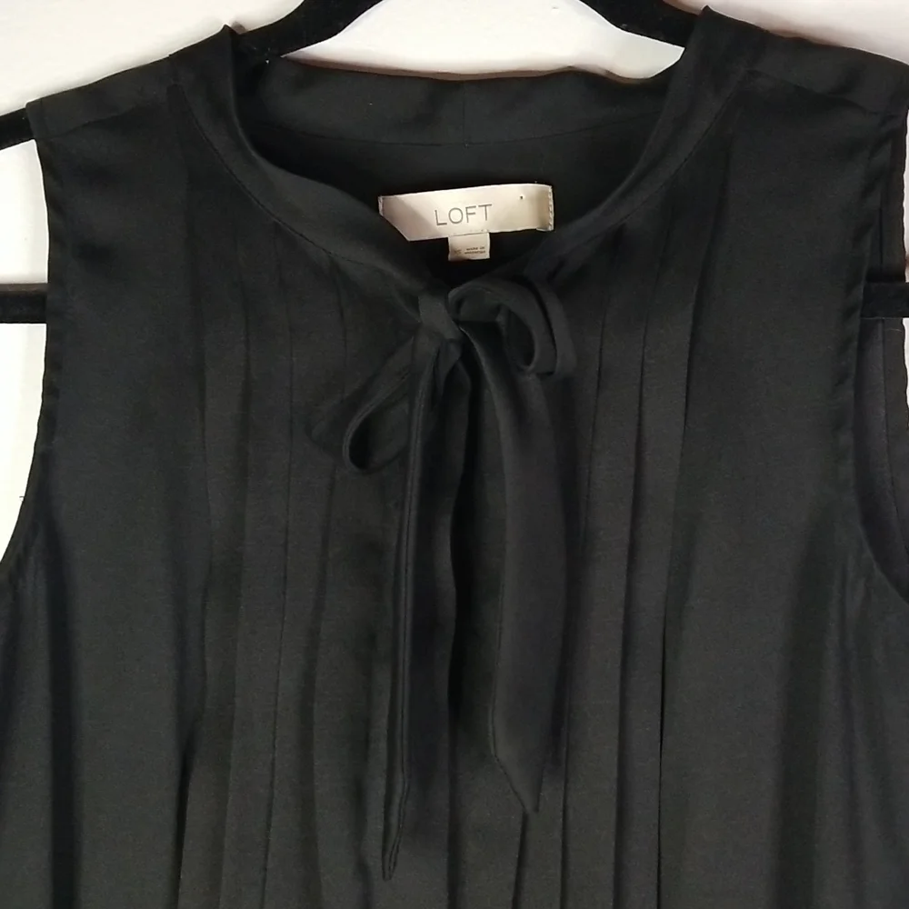 LOFT Black Sleeveless Bow Neck Blouse XSmall EUC 🎯